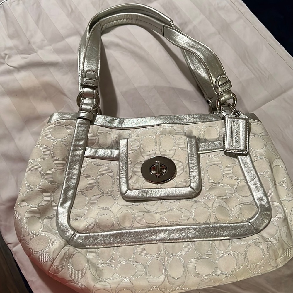 Winterland coach collection ivory, silver